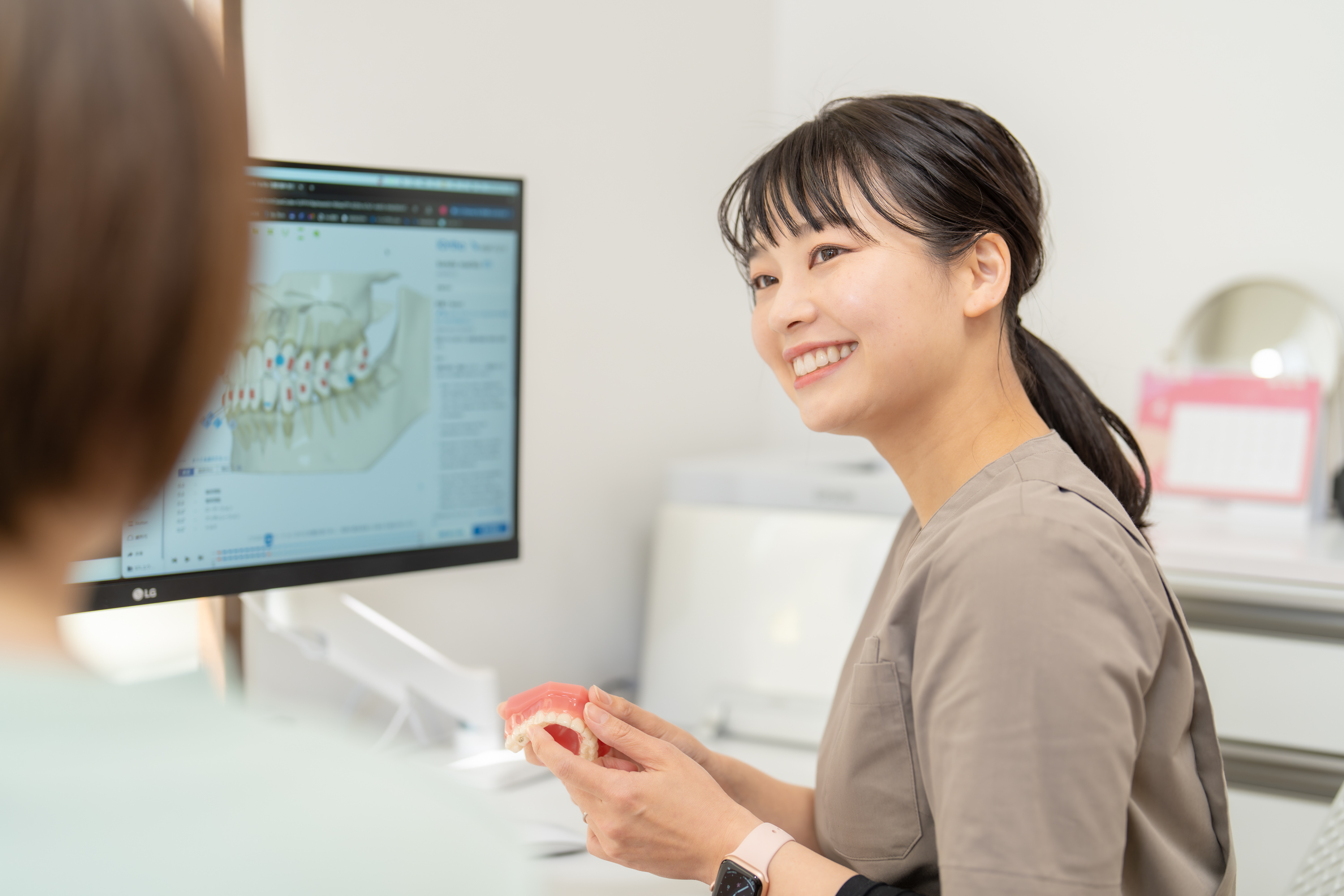 気持ちよく通っていただけるよう、コミュニケーションを重視しています。無理のない通院で、お口の健康を維持していきましょう。